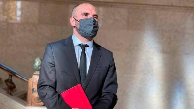 El Presidente privilegi� mostrase con Mart�n Guzm�n en la gira europea, pero sigue el desgaste del ministro en el frente dom�stico