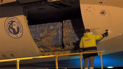Lleg� un nuevo vuelo de Aerol�neas Argentinas con 500 mil dosis de vacunas Sputnik V