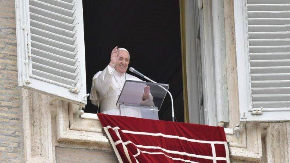 Regina Coeli, Papa: Jes�s no nos abandona, permanece en oraci�n
