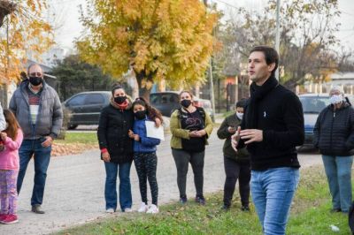 El intendente Mantegazza se reuni� con vecinos y vecinas y anunci� el inicio de obras de pavimentaci�n