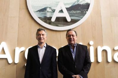 Con Santos, Mauricio Macri presenta este mi�rcoles su libro en C�rdoba