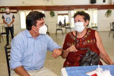 Espinoza: �Nos llena de alegr�a haber llegado a las 300.000 dosis aplicadas en La Matanza�