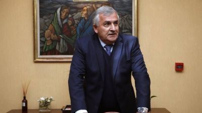 Gerardo Morales consigui� un mill�n de vacunas de Sinopharm