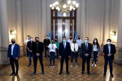 La cena de Mart�n Guzm�n con Sergio Massa, el no de Soledad Acu�a y la peluquer�a del Senado