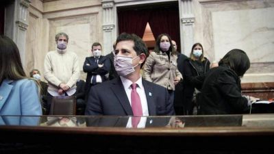 Wado defiende en el Senado la ley para posponer un mes las elecciones