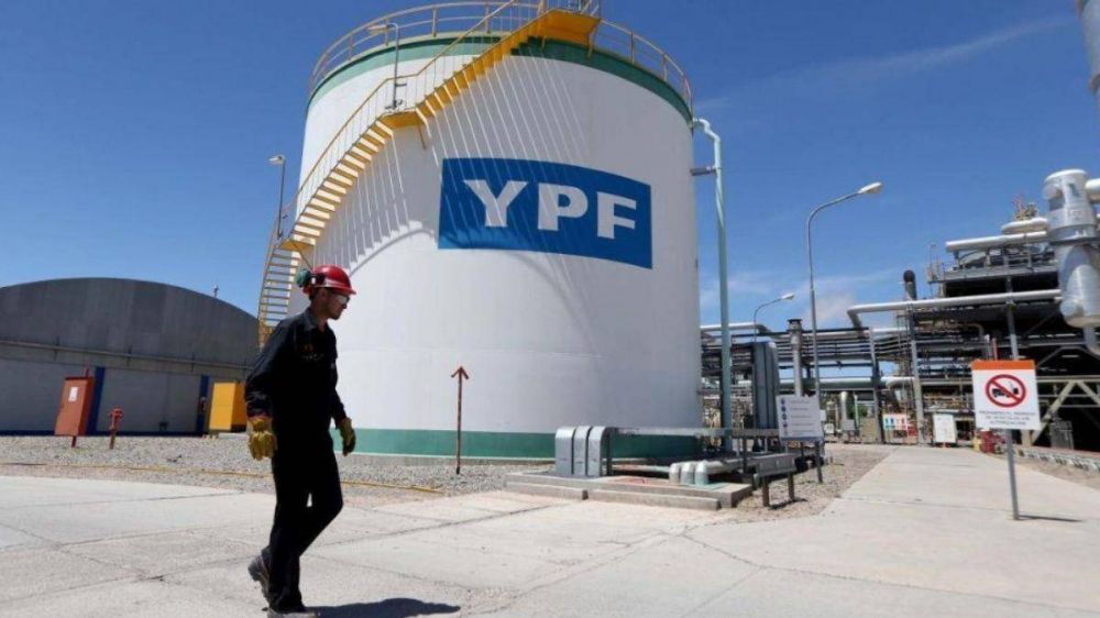 Petroleros de YPF lograron en paritarias un 42,3% para 2020-21 y otro 35% para el 2021-22