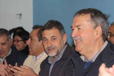 Interna peronista: Schiaretti y Caserio ya tienen sus libretos para la campa�a