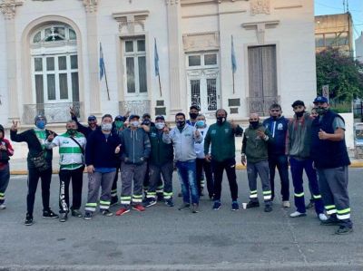 �El Municipio y la empresa Tr�bol hicieron un esfuerzo econ�mico y los trabajadores ya cobramos todo�