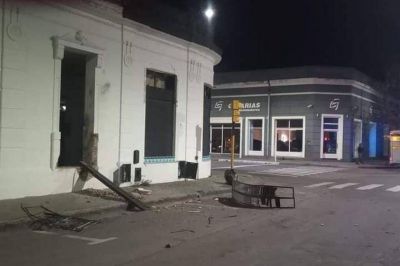 Destruyeron un local de La C�mpora detonando un explosivo en su interior