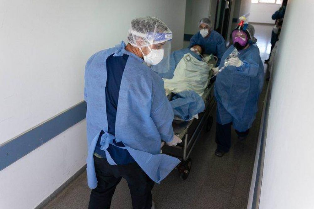 2 de cada 100 pacientes de COVID-19 que reciben el alta vuelven a ser internados: cu�les son las razones