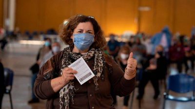 vEl Gobierno proyecta vacunar con una sola dosis a toda la poblaci�n mayor de 18 a�os antes de que termine el a�o