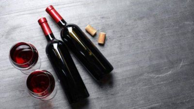 Elementos de botellas que prometen calidad