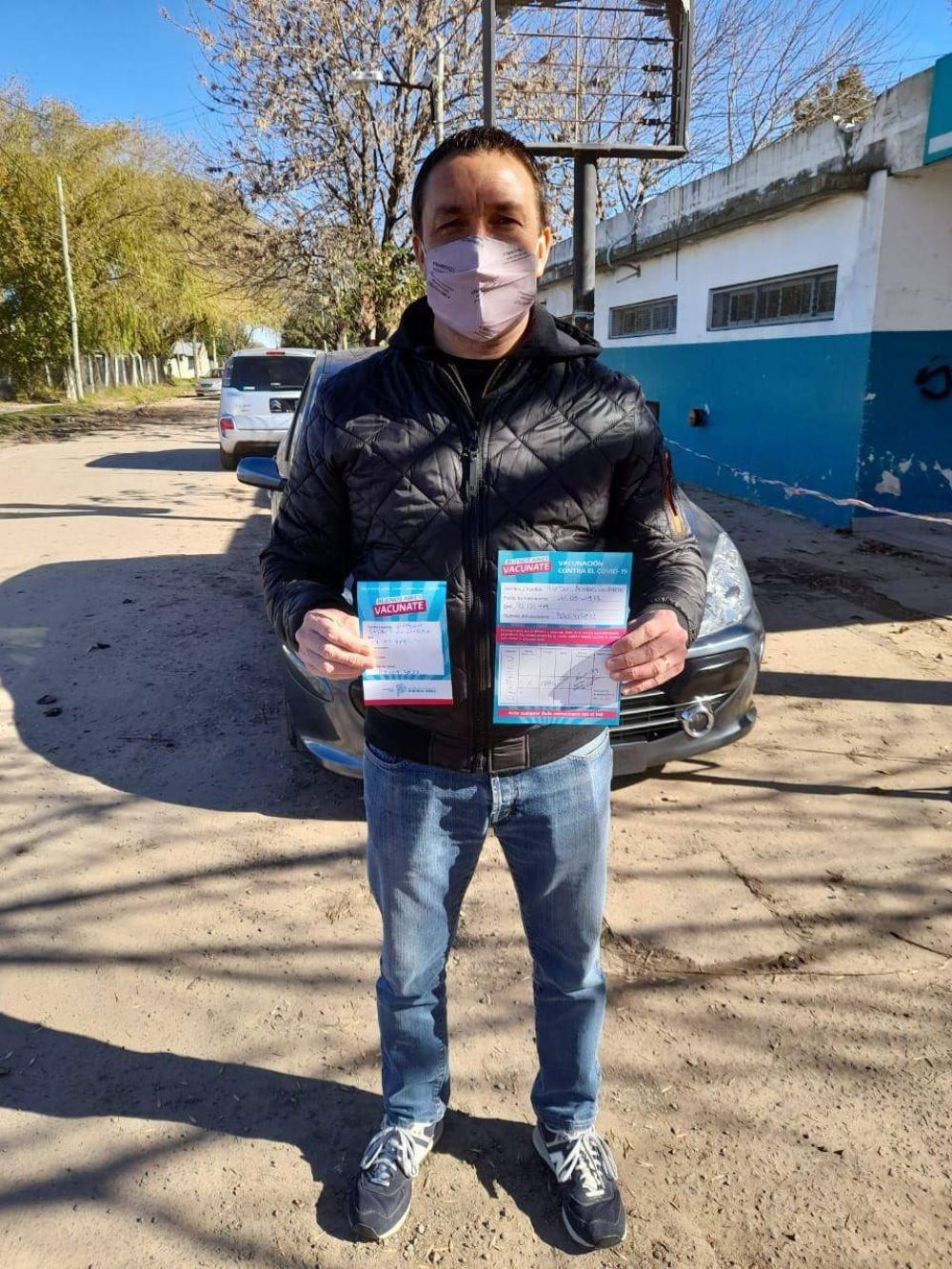 Watson se aplic� la primera dosis de la vacuna contra el Covid-19