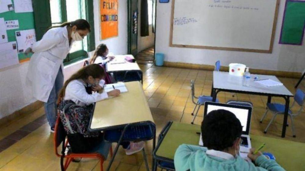 Las cifras que alertan en Educación y los tres escenarios que manejan para las clases en San Juan