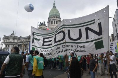 La FEDUN reclamó a Larreta que incluya a los docentes de las universidades públicas en el plan de vacunación