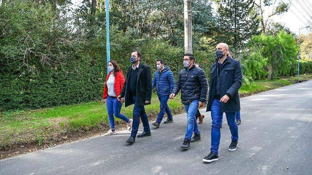 Ariel Sujarchuk supervis� la obra de pavimentaci�n de la calle El Dorado, en Ingeniero Maschwitz