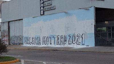 Polémica por una pintada partidaria sobre un mural homenaje a Maradona