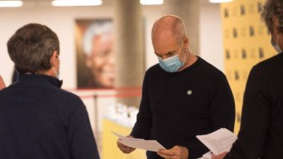 La primera l�nea del gabinete porte�o est� internada por coronavirus