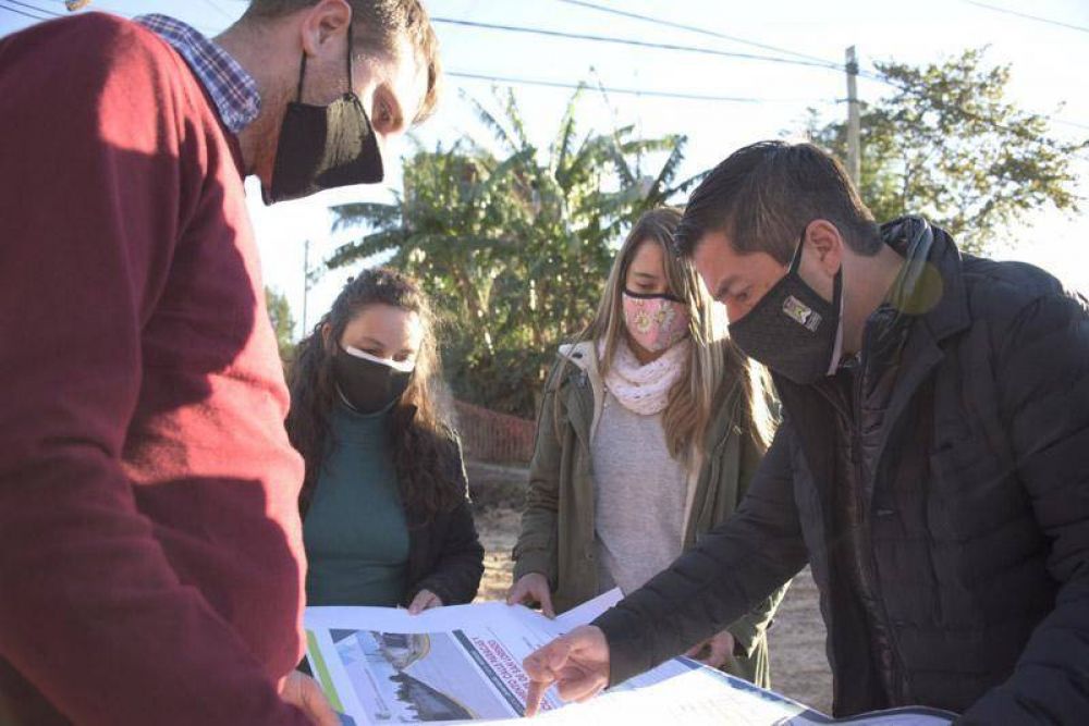 Malvinas Argentinas: Pavimentaci�n de las calles Paracas y Combate de San Lorenzo