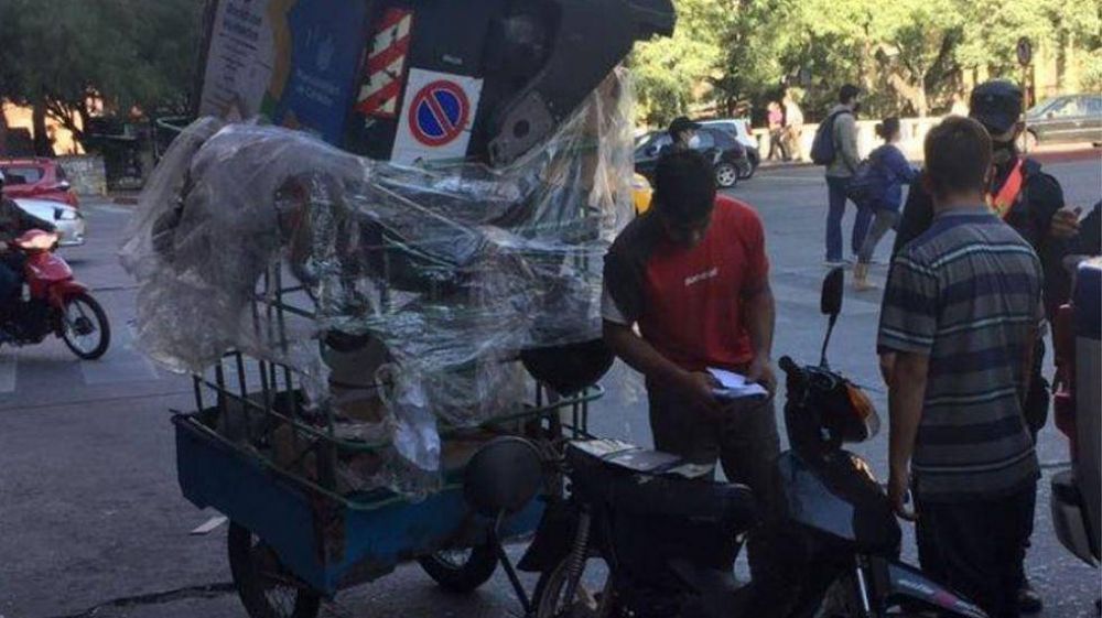 Crdoba inslita: se robaron un contenedor en moto