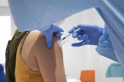 A mediados de junio comienza a vacunarse a personas de entre 50 y 59 años sin factores de riesgo