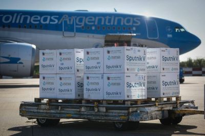Tras la aprobación rusa, el Gobierno negocia exportar la Sputnik argentina