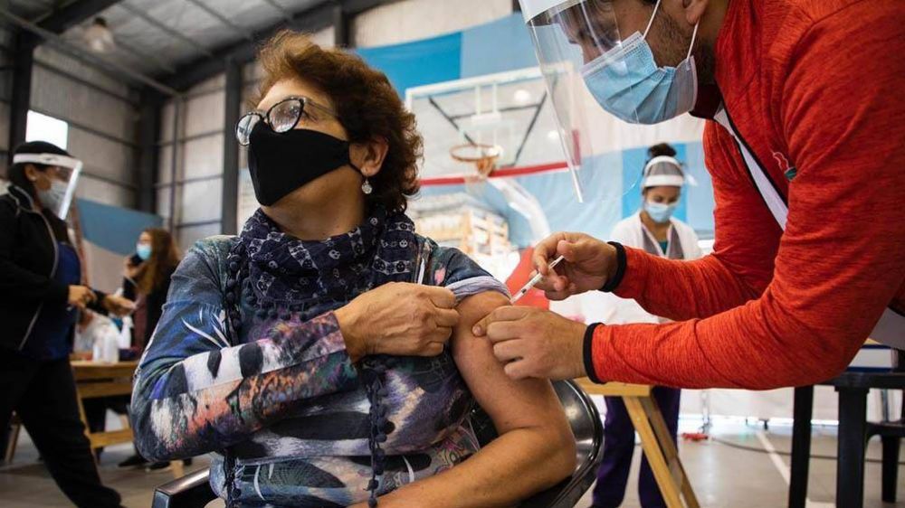 Los mayores de 70 a�os ya pueden vacunarse sin inscripci�n previa en provincia de Buenos Aires