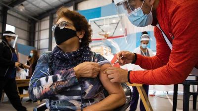 Los mayores de 70 a�os ya pueden vacunarse sin inscripci�n previa en provincia de Buenos Aires