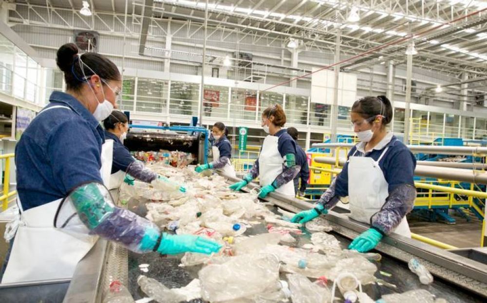 La Industria Mexicana de Coca-Cola se compromete con el reciclaje en Baja California