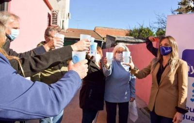 Malena Galmarini inaugur� una red de agua potable para los barrios La Bota y San Patricio de Benav�dez