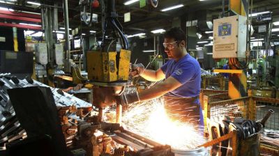 Sonríe Caló: creció 4% el empleo en la actividad metalúrgica en los últimos 12 meses
