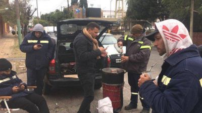 Trabajadores despedidos acampar�n frente a la planta operativa de Edesur