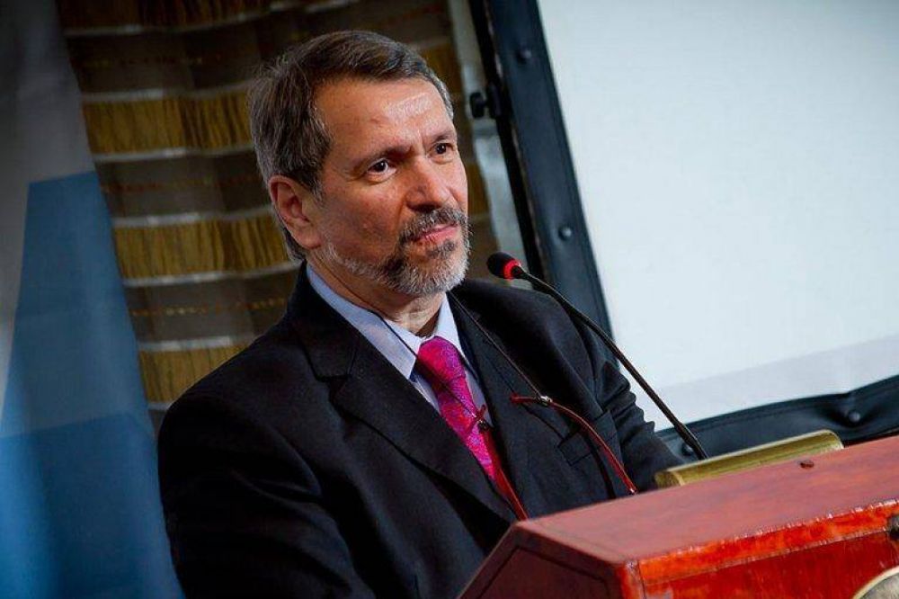 Hugo Magonza, director del CEMIC: En ninguna parte del mundo los medicamentos de alto costo los pagan los privados sino el Estado