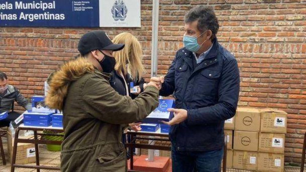 San Isidro: el municipio entreg tablets para el secundario de la escuela Malvinas Argentinas