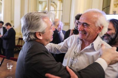 Alberto Whatsapeo a Peidro tras la comparaci�n de los APM con JxC: �Tenemos muy claro que no son parecidos a los lobbystas de vacunas� 