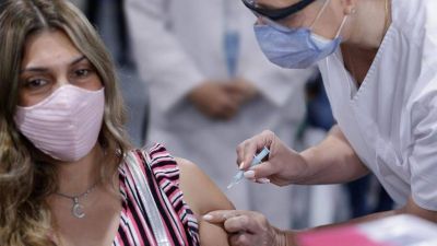 En los �ltimos 14 d�as, Argentina duplic� el ritmo de vacunaci�n contra el coronavirus