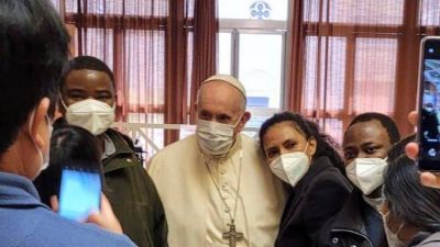 El Papa: quien no reconoce a los pobres traiciona a Jes�s. No s�lo limosna, sino justicia