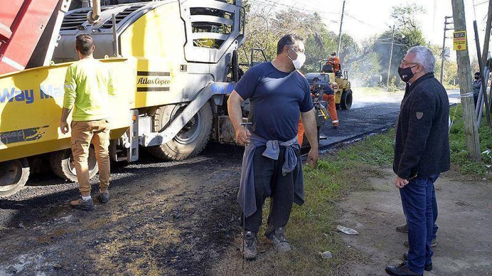 Zamora supervis el avance del plan de asfaltos municipal en Benavdez