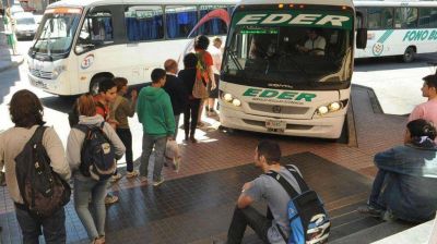 Córdoba: denuncian que los colectivos interurbanos llevan pasajeros apretados