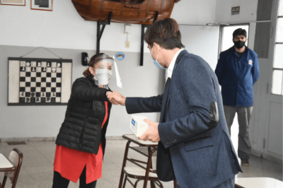 Lucas Ghi entreg� nuevos medidores de CO2 a escuelas del distrito