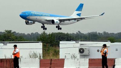Parte el segundo de los vuelos de Aerol�neas que traer� m�s vacunas desde China