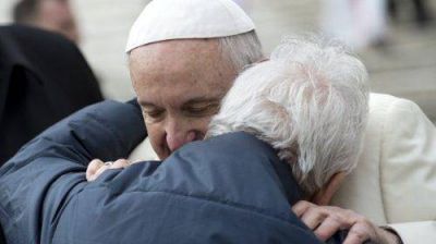 El Papa a los ancianos: Dios env�a �ngeles para consolar nuestra soledad