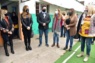 Tolosa Paz y Menndez junto al colectivo nacional de niez, adolescencia y familia en el jardn Abrzame de Merlo