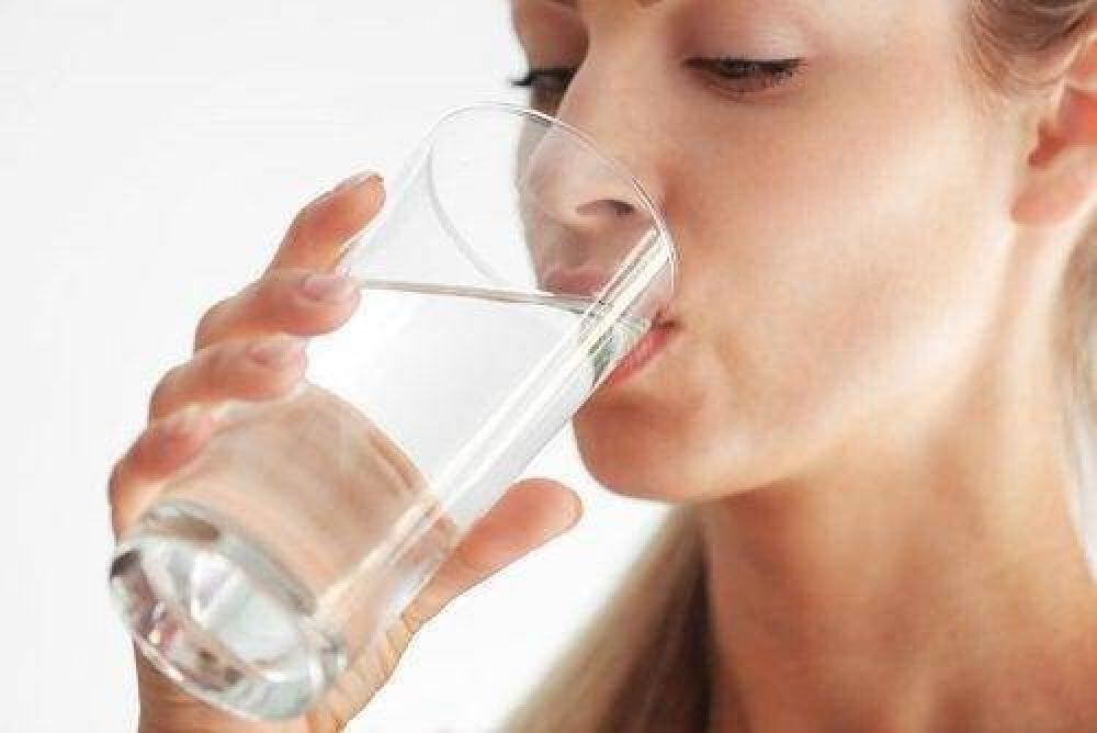 Bebidas azucaradas vs. agua: la importancia de una adecuada hidratacin para el organismo