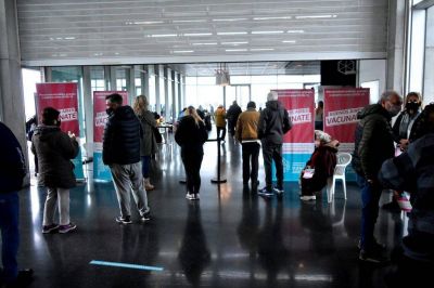 Anuncian para el lunes la llegada de 24.400 vacunas a Mar del Plata