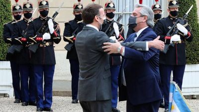 Alberto suspendi� su visita a Francia por las restricciones para viajar