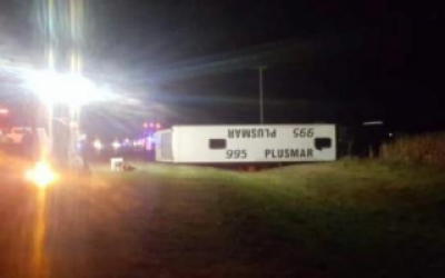 Volcó un micro de pasajeros en la Ruta 2 a la altura de Chacomús: Hay al menos dos muertos y 42 heridos