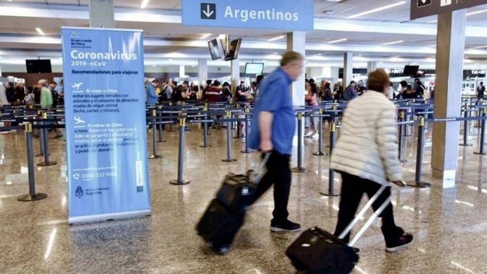 Especialistas recomiendan retrasar el ingreso de la variante Delta para prevenir una nueva ola