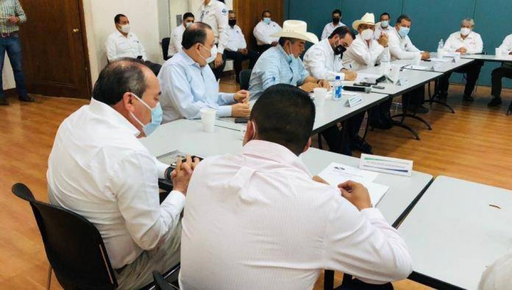 Busca embotelladora arreglo con el Simas