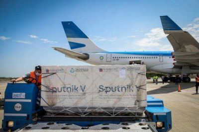 Llega en la madrugada un vuelo de Aerol�neas Argentinas r�cord: traer� 1,1 millones de vacunas Sputnik V